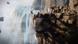 Is 007 First Light open world, or are you on linear rails?